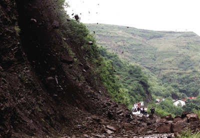 ���գ������h��ͨ�������l�Ĺ�·ˮ�͎r�ضγ��F��������·����࣬����ͨ���؞ą^�ĵ�·�������¾���ӛ�� ���F�� �z