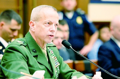圖為北約駐阿富汗國際安全援助部隊(duì)司令、駐阿美軍司令約翰·艾倫2012年3月20日出席在美國國會(huì)眾議院軍事委員會(huì)舉行的聽證會(huì)的資料照片。新華社發(fā) 圖為北約駐阿富汗國際安全援助部隊(duì)司令、駐阿美軍司令約翰·艾倫2012年3月20日出席在美國國會(huì)眾議院軍事委員會(huì)舉行的聽證會(huì)的資料照片。新華社發(fā)