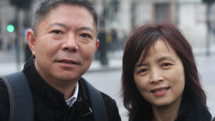 從深圳來倫敦自助游的錢先生和曾女士表示不會錯過目睹撒切爾夫人葬禮的機會。 從深圳來倫敦自助游的錢先生和曾女士表示不會錯過目睹撒切爾夫人葬禮的機會。