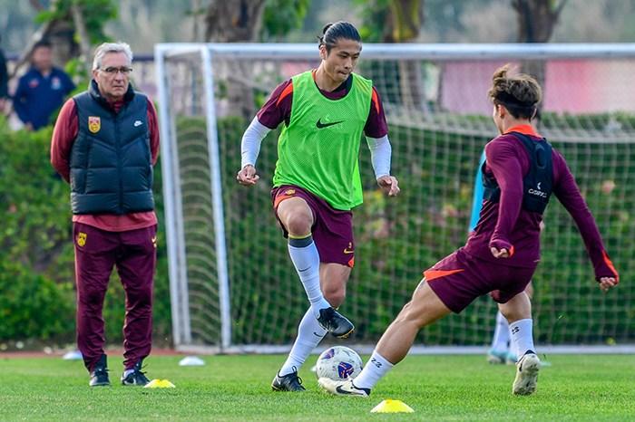 中國(guó)國(guó)家男子足球隊(duì)在?？诩?xùn)