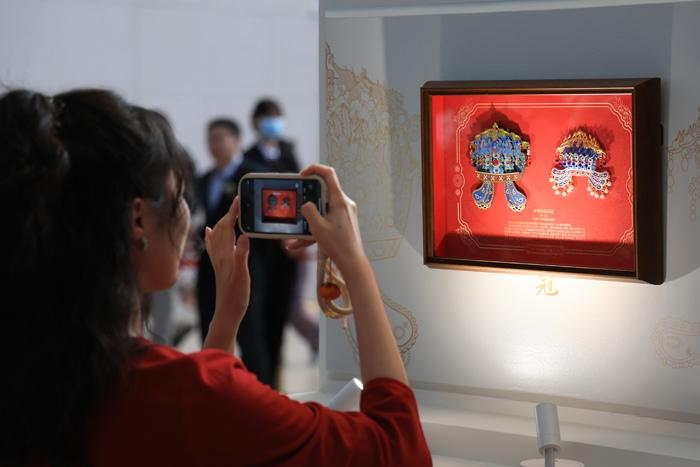 中國(guó)國(guó)家博物館鳳冠冰箱貼銷量破百萬件