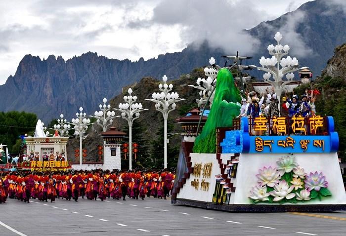 西藏自治區成立60周年慶祝大會在拉薩舉行
