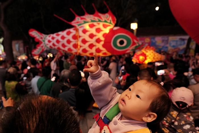 北京：魚燈巡游邂逅中秋佳節(jié)