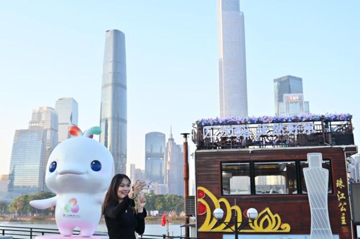 十五運會和殘特奧會吉祥物扮靚廣州街頭