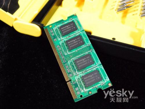 (li��n)��������С�w�ePC��IdeaCentre Q110�u�y