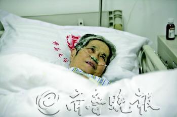 青島72歲被炸傷老人:沒(méi)想到習(xí)主席會(huì)來(lái)看我(圖)