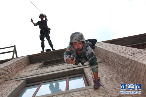 解放軍槍王苦練心理素質深夜到墳場對視墓碑