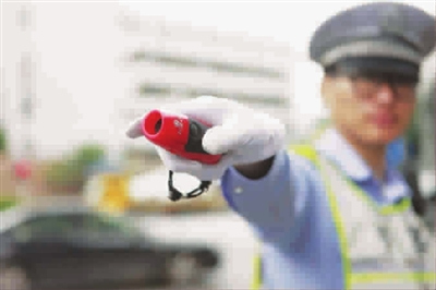 亞信峰會交警試用新裝備電子口哨聲更響指向準