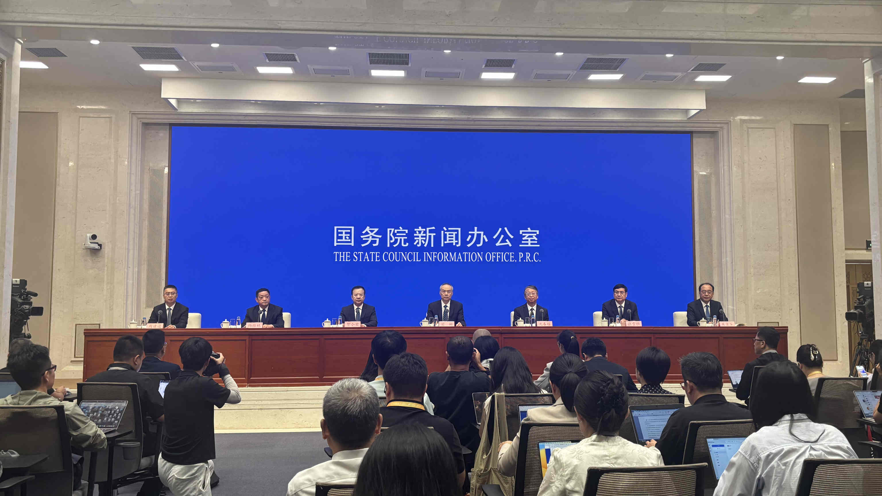 國新辦舉行介紹“十四五”時期堅定不移走中國特色社會主義法治道路有關情況發布會