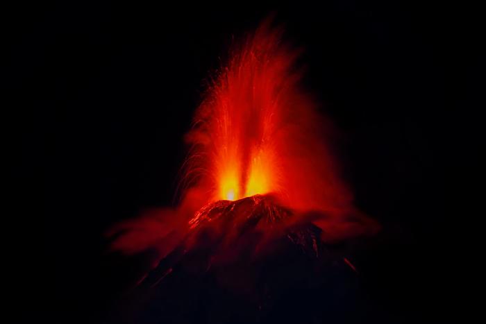 危地馬拉富埃戈火山噴發 氣體灰燼直沖云霄