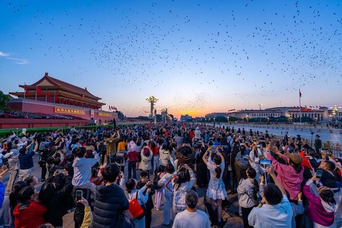 中新社鏡頭下的2025