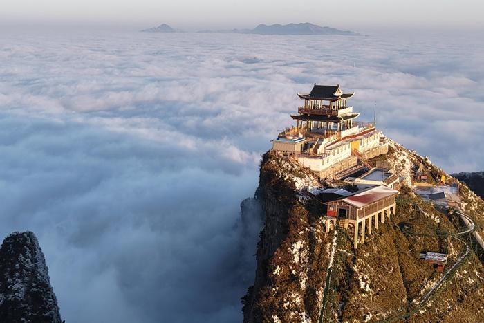 四川萬源八臺(tái)山云海、日出、佛光、雪景同框