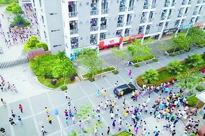 臺灣地震廈門民眾百態:打赤膊穿睡衣沖下樓