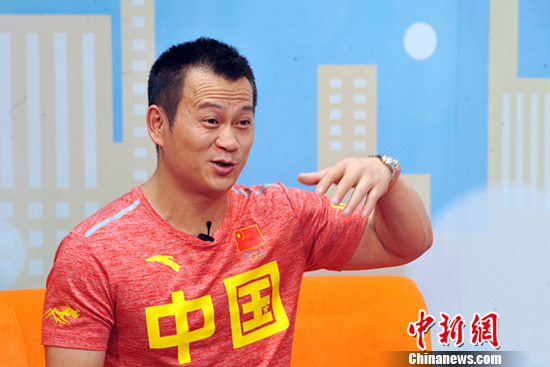 張國政解說舉重成“網(wǎng)紅”笑言只是愛開玩笑